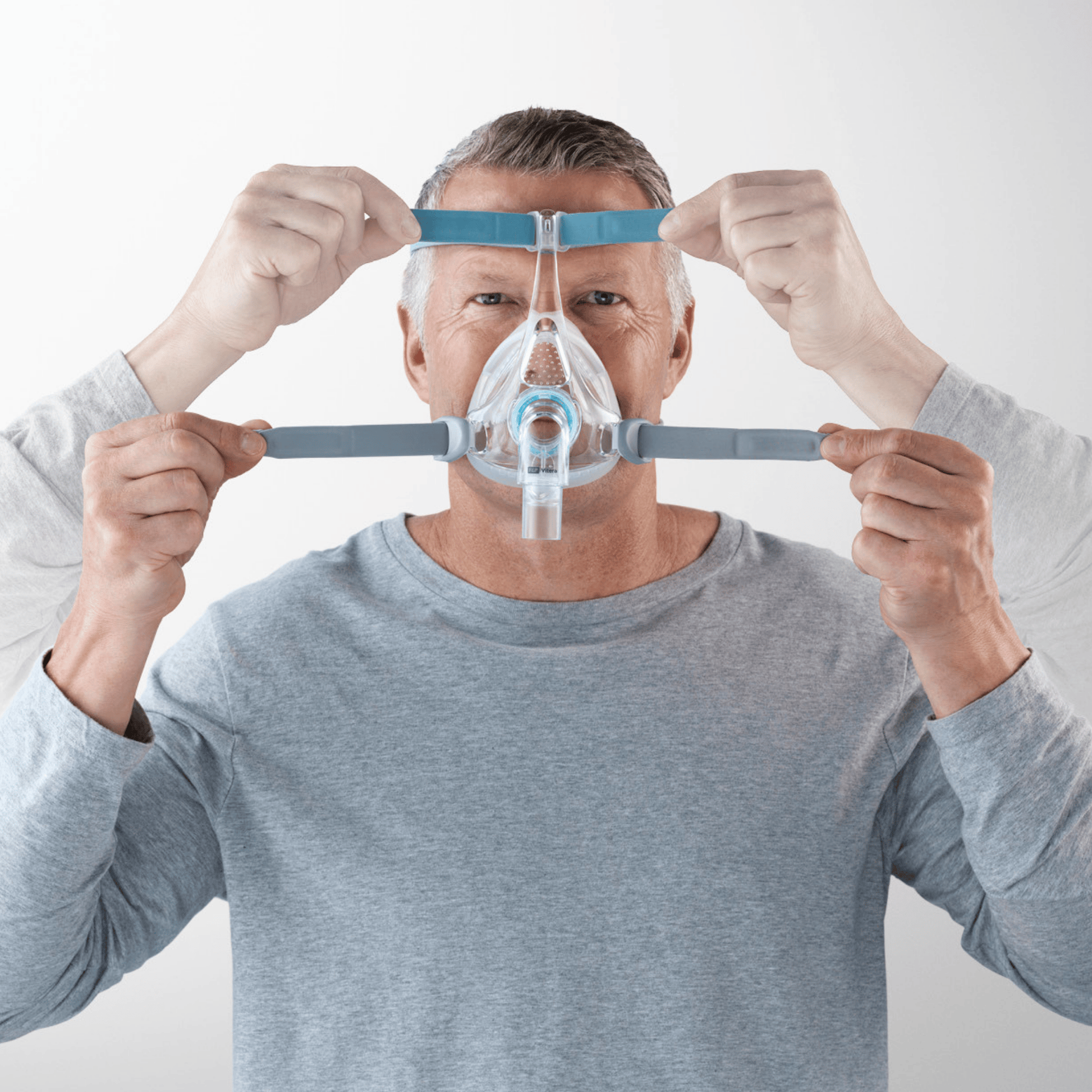 man wearing f&p vitera shows adjustment points